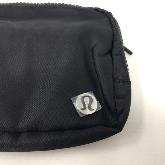 Lululemon Everywhere Belt Bag, Size 1L - Black/White/Silver - Picture 7 of 12